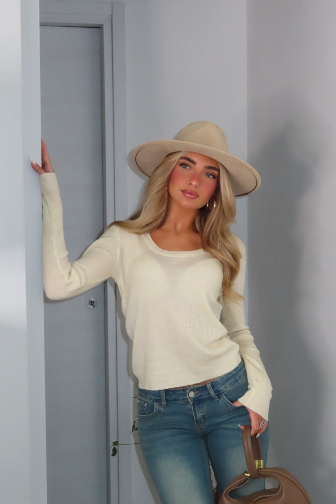 Maglia filo beige e bianca