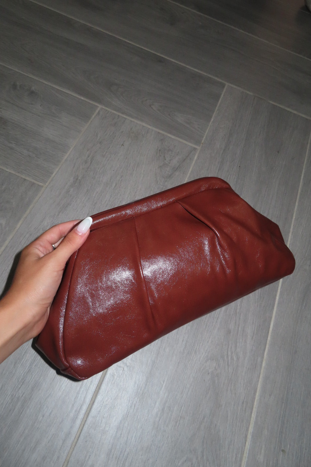 Clutch Con Tracolla Marrone Cuoio Bordeaux Nera
